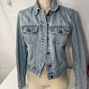 GAP Jean Jacket Size Medium Vintage 2000 Blue Denim Cropped Button Front